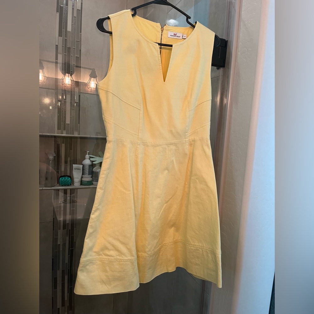 Vineyard Vines size 6 pale yellow zip back dress